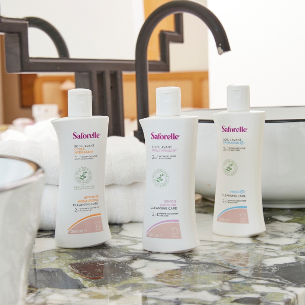 Ưu tiên dùng dung dịch vệ sinh dịu nhẹ, được kiểm định an toàn từ chuyên gia