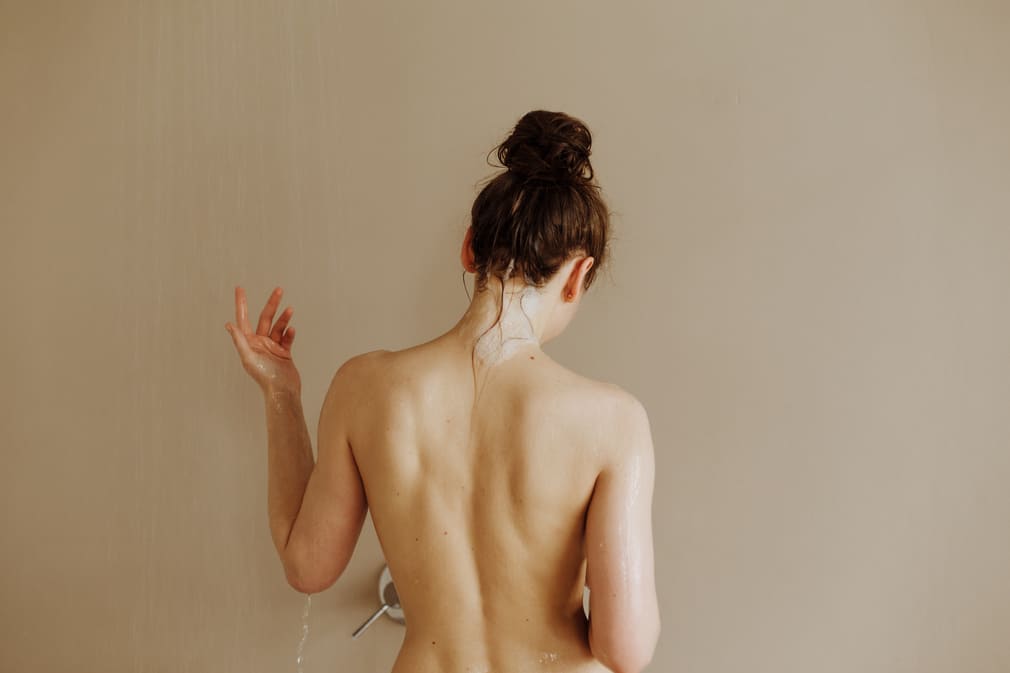 c&aacute;ch vệ sinh v&ugrave;ng k&iacute;n bị vi&ecirc;m nhiễm tại nh&agrave;